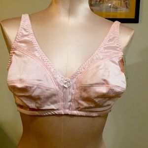Intimate Moments Light Pink Bra NEW Size 40C Non padded Cup with Dainty Design